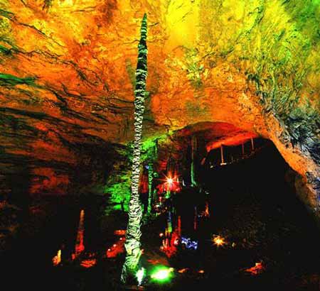 長沙出發(fā)到溶洞奇觀黃龍洞、天門山、玻璃棧道、鳳凰古城九景往返三日游