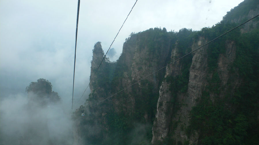霧中的張家界天子山索道.jpg
